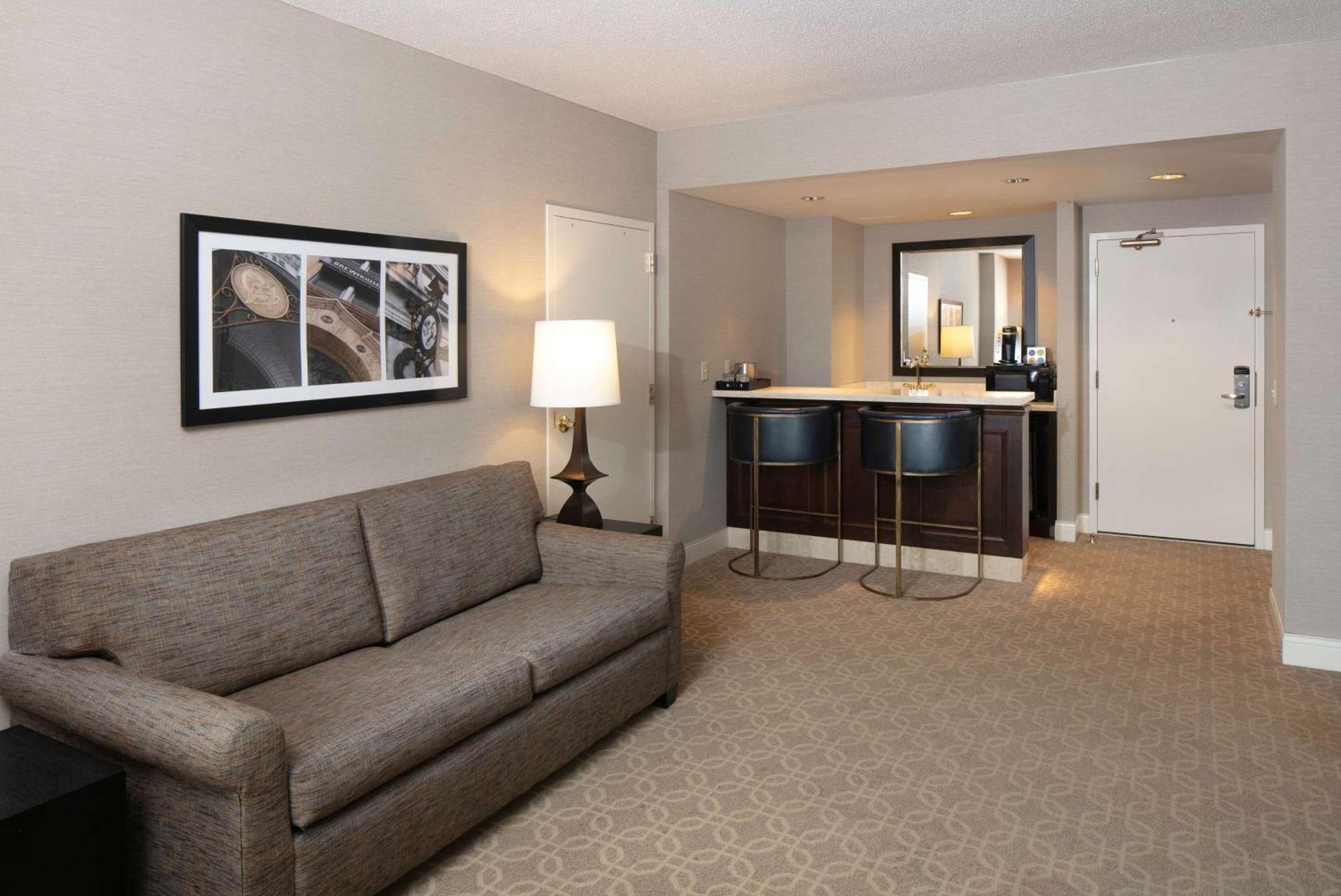 Hilton Hotel 3*